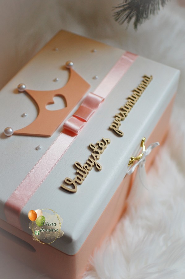 Medinė daiktadėžė "Karūna"